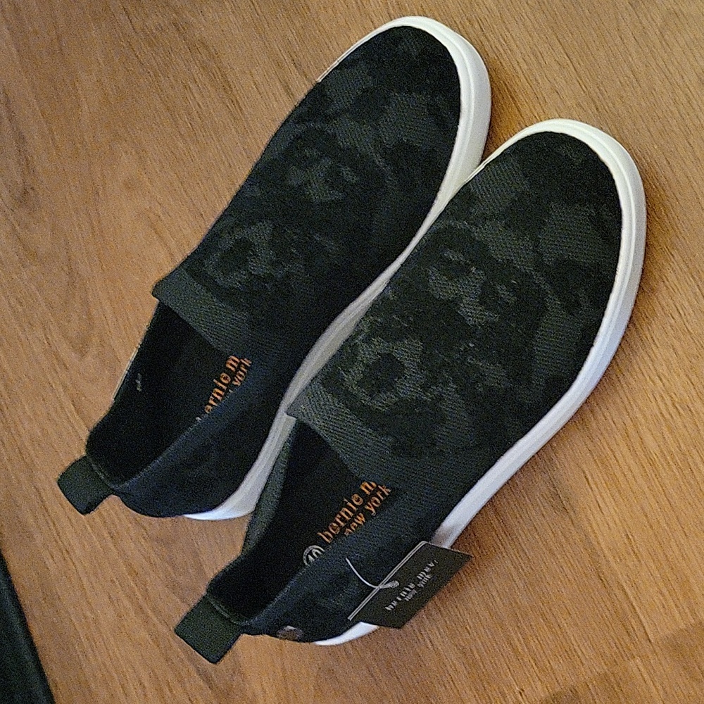 bernie mev. New York black leopard slipon sneakers white sole Vegan 40/ 9.5 NEW…